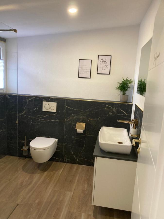 Moderne Ferienwohnung Mit Balkon Herxheim Exteriör bild