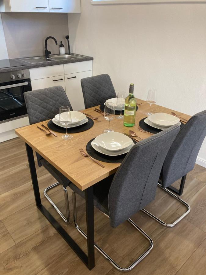 Moderne Ferienwohnung Mit Balkon Herxheim Exteriör bild